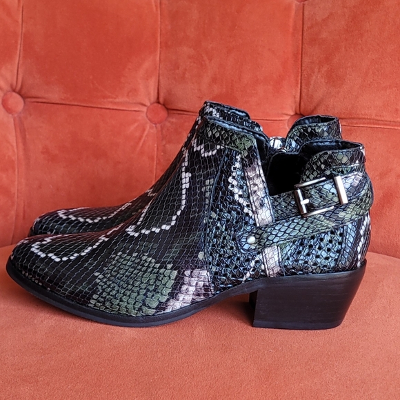 VINCE CAMUTO Women Pamma Ankle Boots Size 6.5 - Picture 4 of 12